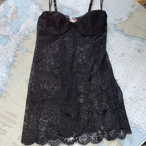 Victoria’s Secret nightie. 32B underwire with some padding adjustable straps